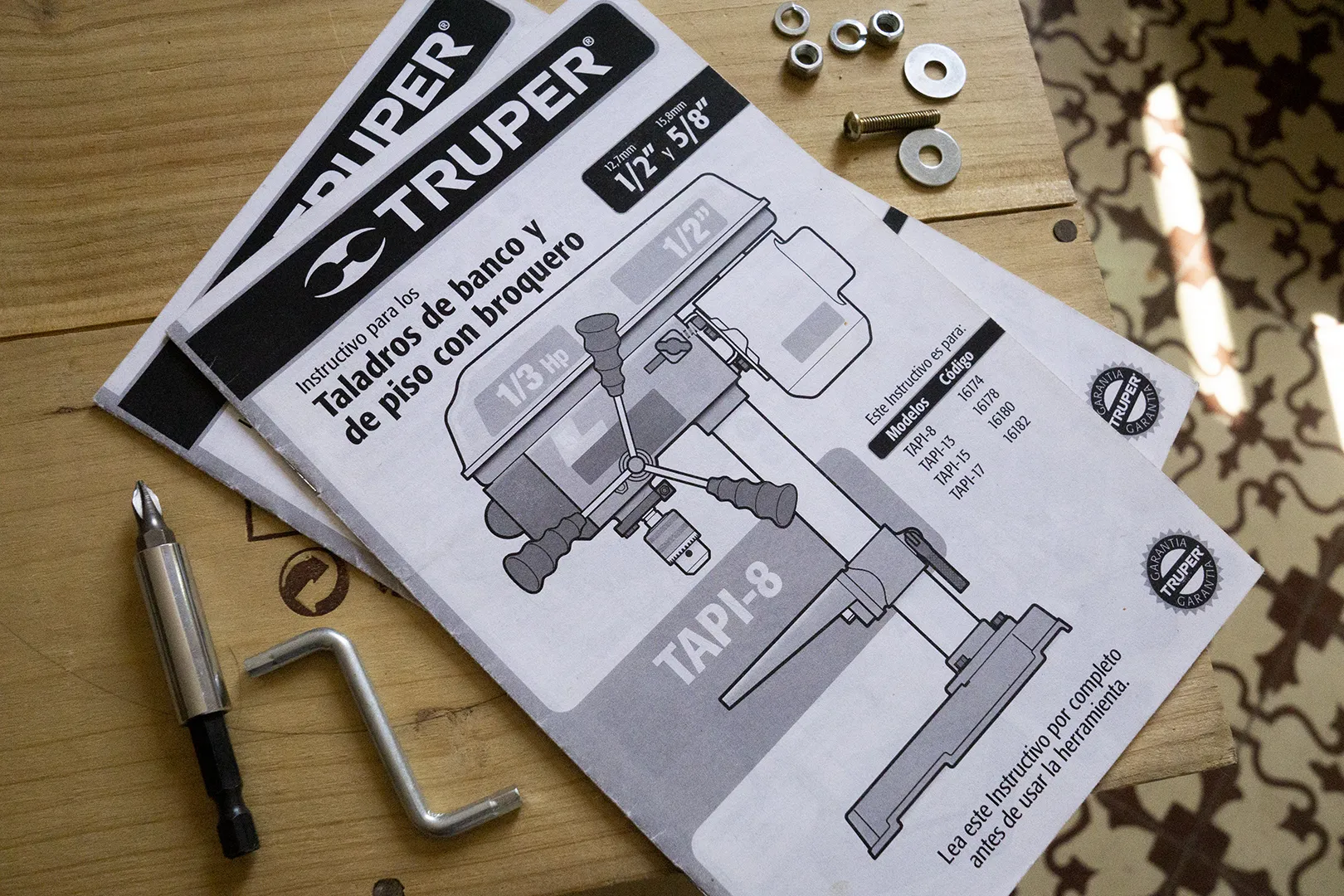 Comprehensive instruction manuals for Truper electric, motorized, hydraulic, and pneumatic tools.